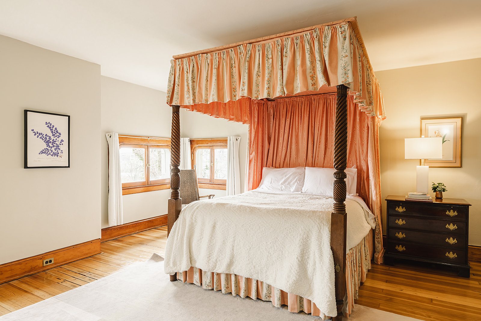 The Mansion Suite — Canopy bedroom